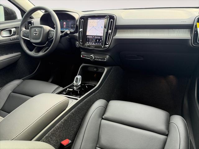 2026 Volvo XC40 Ultra, B5 AWD Gas (mild hybrid), Dark