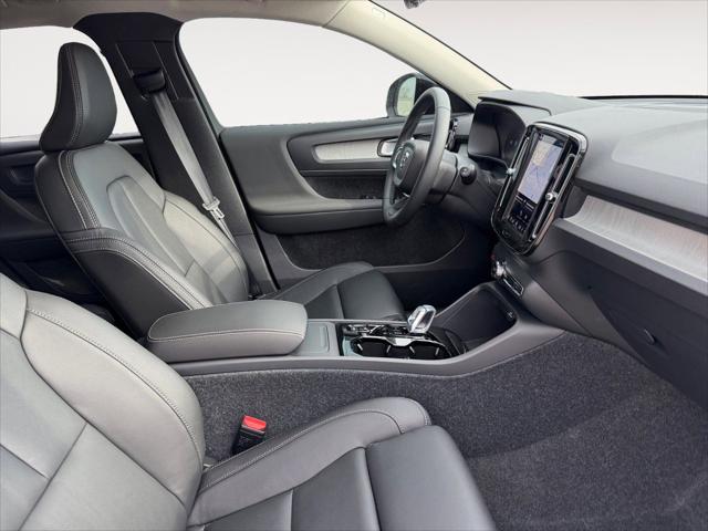2026 Volvo XC40 Ultra, B5 AWD Gas (mild hybrid), Dark