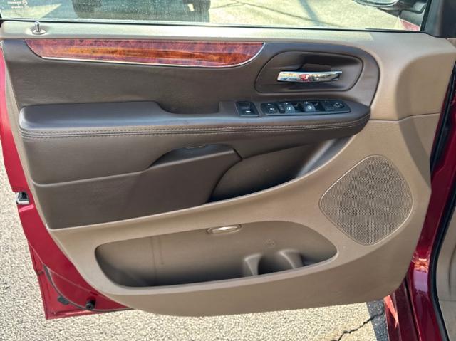 2014 Chrysler Town & Country Touring