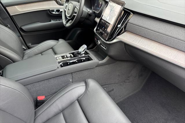 2026 Volvo XC90 Plug-In Hybrid Ultra Dark Theme, T8 AWD, Electric/Gasoline, 7 Seats