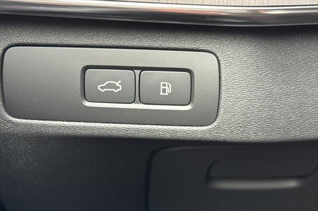 2026 Volvo XC90 Plug-In Hybrid Ultra Dark Theme, T8 AWD, Electric/Gasoline, 7 Seats