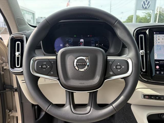 2026 Volvo XC40 Ultra, B5 AWD Gas (mild hybrid), Dark