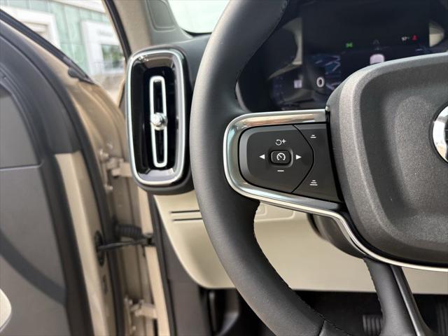 2026 Volvo XC40 Ultra, B5 AWD Gas (mild hybrid), Dark