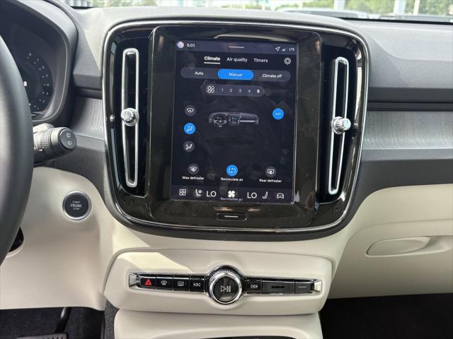 2026 Volvo XC40 Ultra, B5 AWD Gas (mild hybrid), Dark