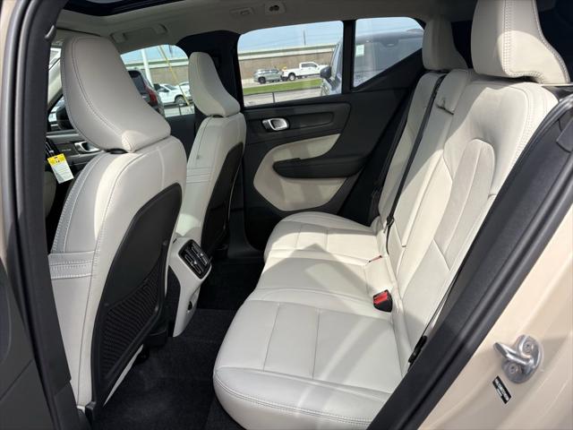 2026 Volvo XC40 Ultra, B5 AWD Gas (mild hybrid), Dark