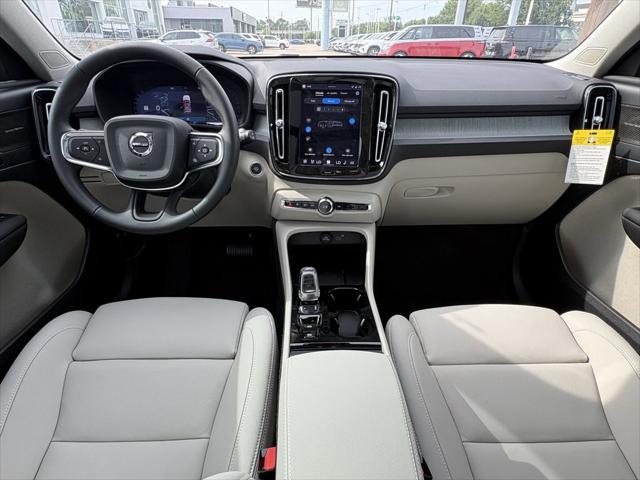 2026 Volvo XC40 Ultra, B5 AWD Gas (mild hybrid), Dark