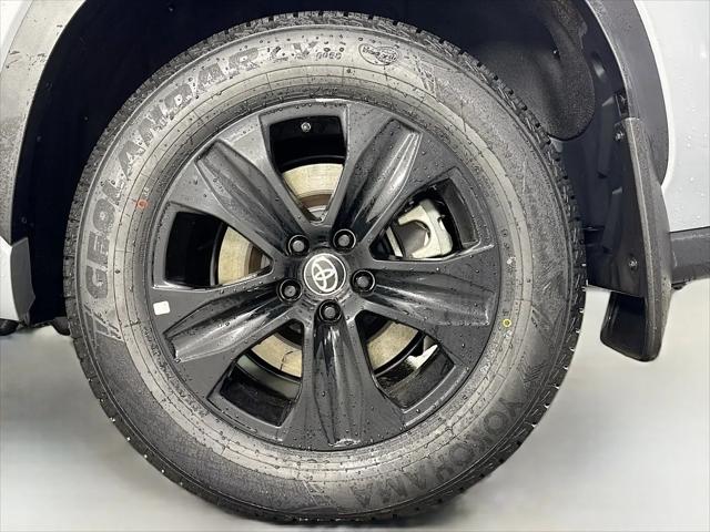 2024 Toyota Highlander Hybrid XLE Nightshade