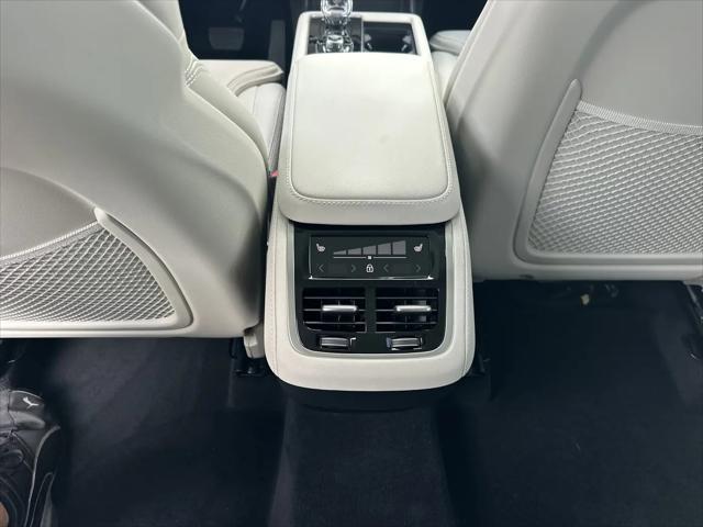 2026 Volvo XC90 Ultra, B6 AWD Gas (mild hybrid), Gasoline, Bright, 7 Seats