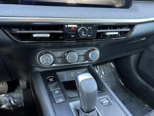 2025 Nissan Kicks SV FWD