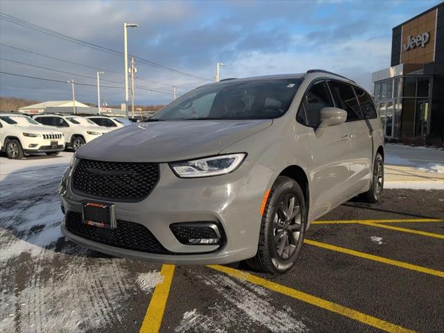 2022 Chrysler Pacifica Touring L AWD