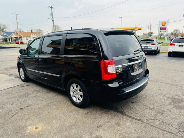 2016 Chrysler Town & Country Touring