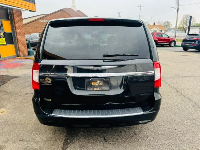 2016 Chrysler Town & Country Touring