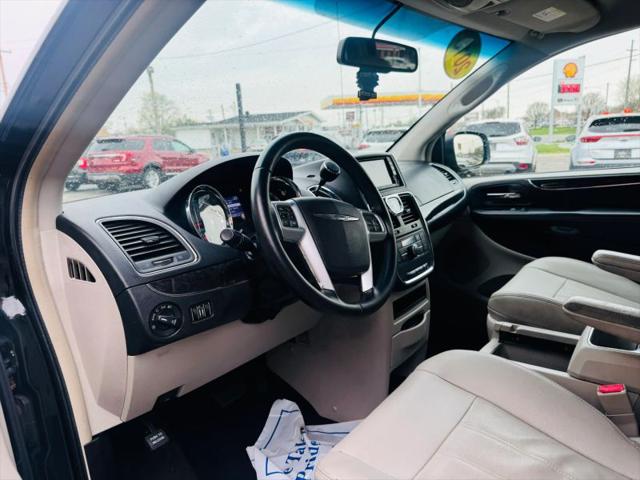 2016 Chrysler Town & Country Touring
