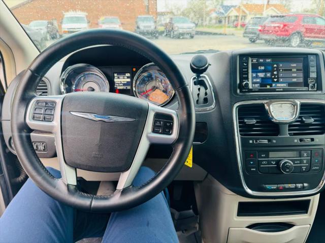 2016 Chrysler Town & Country Touring