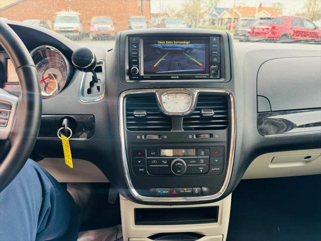 2016 Chrysler Town & Country Touring