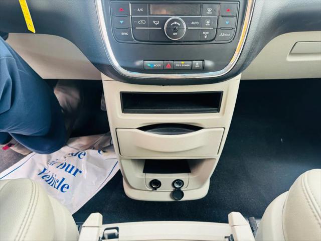 2016 Chrysler Town & Country Touring