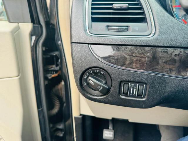 2016 Chrysler Town & Country Touring