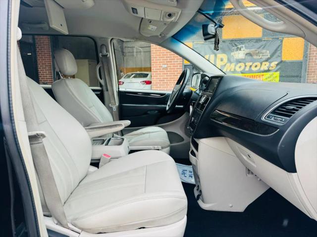 2016 Chrysler Town & Country Touring