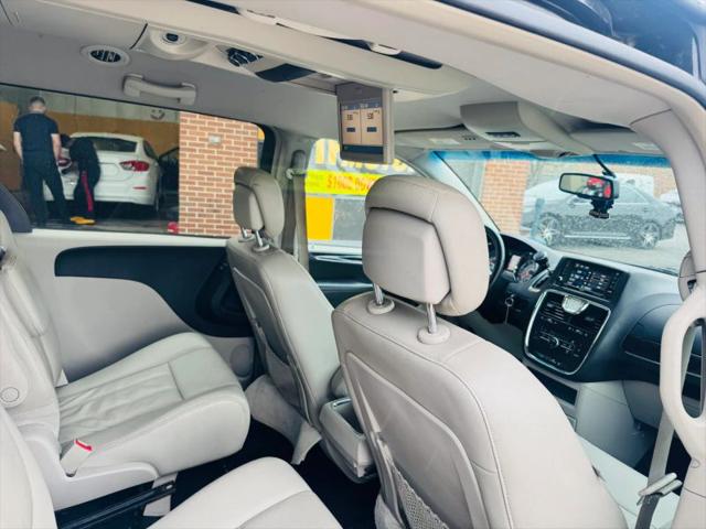 2016 Chrysler Town & Country Touring
