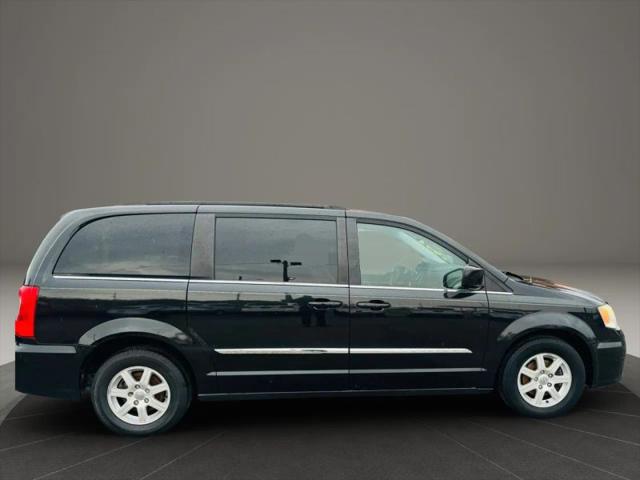 2016 Chrysler Town & Country Touring for sale in Aurora, IN