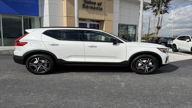 2026 Volvo XC40 Core, B5 AWD Gas (mild hybrid), Dark