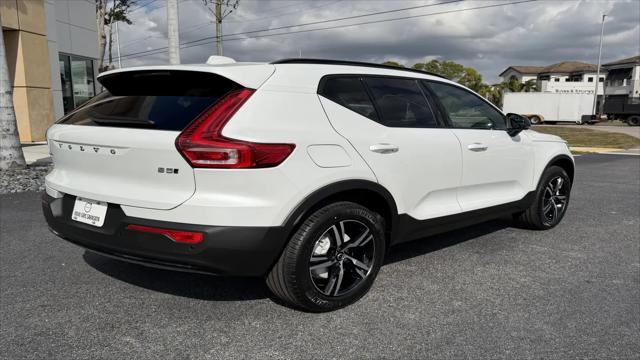 2026 Volvo XC40 Core, B5 AWD Gas (mild hybrid), Dark