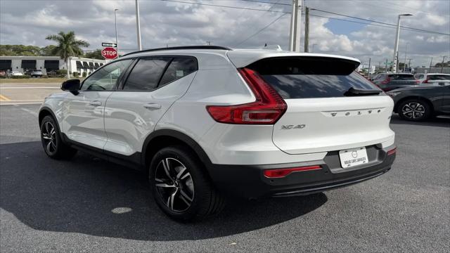 2026 Volvo XC40 Core, B5 AWD Gas (mild hybrid), Dark
