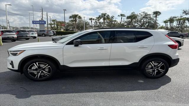 2026 Volvo XC40 Core, B5 AWD Gas (mild hybrid), Dark