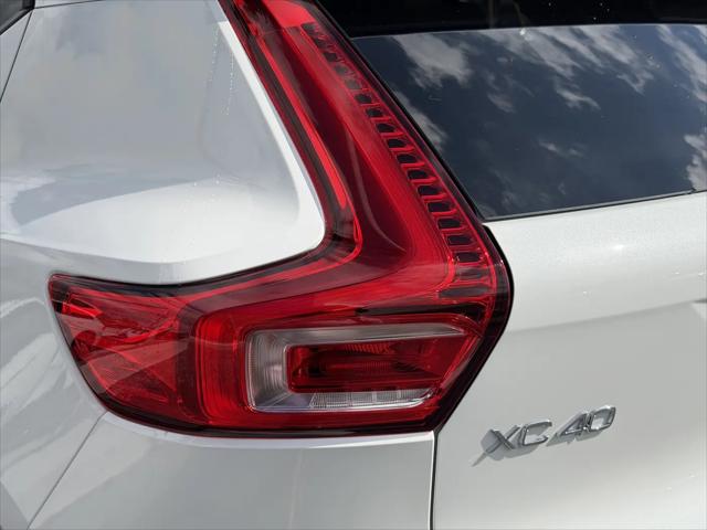 2026 Volvo XC40 Core, B5 AWD Gas (mild hybrid), Dark