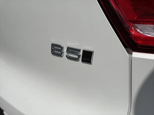 2026 Volvo XC40 Core, B5 AWD Gas (mild hybrid), Dark