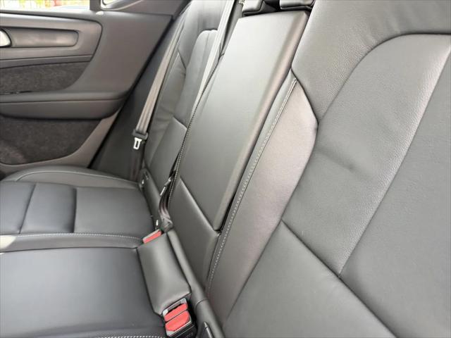 2026 Volvo XC40 Core, B5 AWD Gas (mild hybrid), Dark