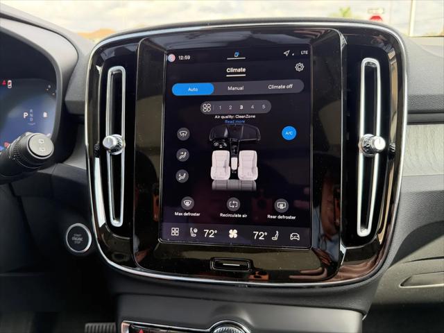 2026 Volvo XC40 Core, B5 AWD Gas (mild hybrid), Dark