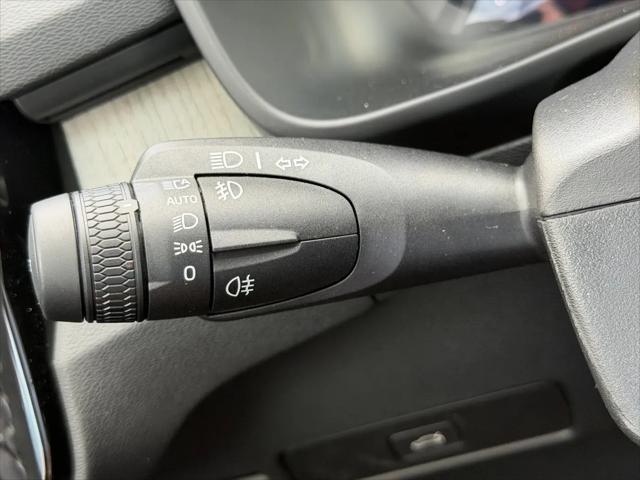 2026 Volvo XC40 Core, B5 AWD Gas (mild hybrid), Dark