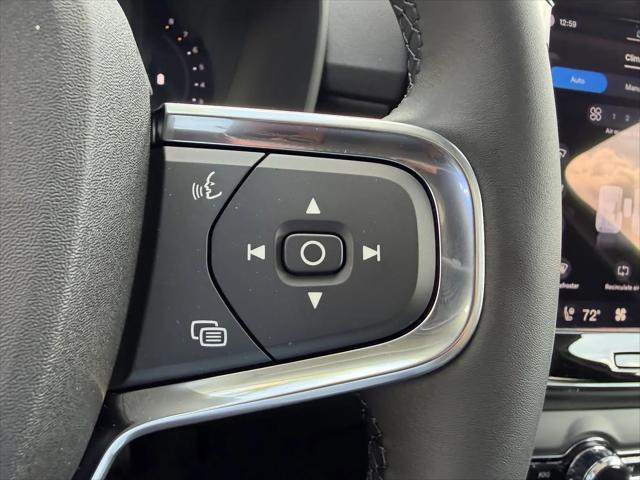 2026 Volvo XC40 Core, B5 AWD Gas (mild hybrid), Dark