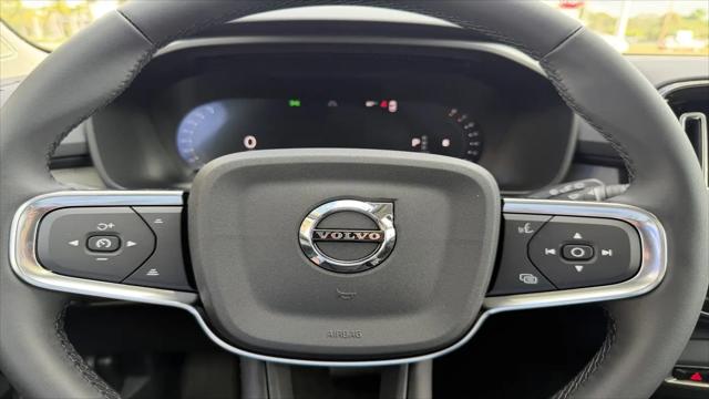 2026 Volvo XC40 Core, B5 AWD Gas (mild hybrid), Dark