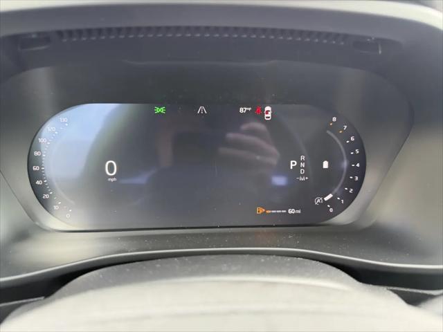 2026 Volvo XC40 Core, B5 AWD Gas (mild hybrid), Dark