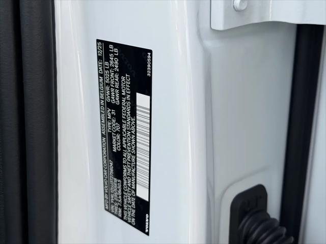 2026 Volvo XC40 Core, B5 AWD Gas (mild hybrid), Dark