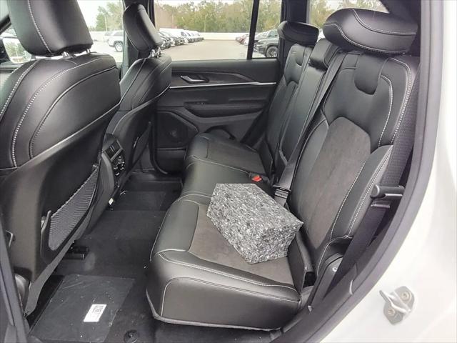 2026 Jeep Grand Cherokee Altitude 4x2