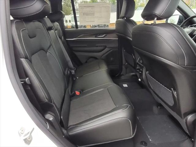 2026 Jeep Grand Cherokee Altitude 4x2
