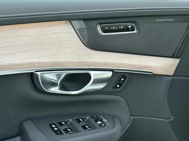 2026 Volvo XC90 Plus, B6 AWD Gas (mild hybrid), Gasoline, Bright, 7 Seats