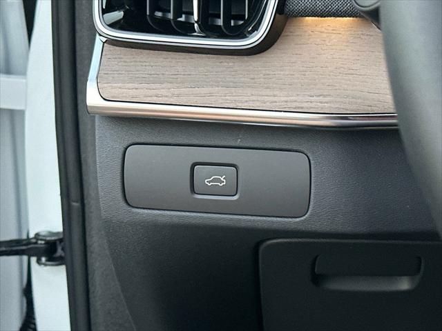2026 Volvo XC90 Plus, B6 AWD Gas (mild hybrid), Gasoline, Bright, 7 Seats