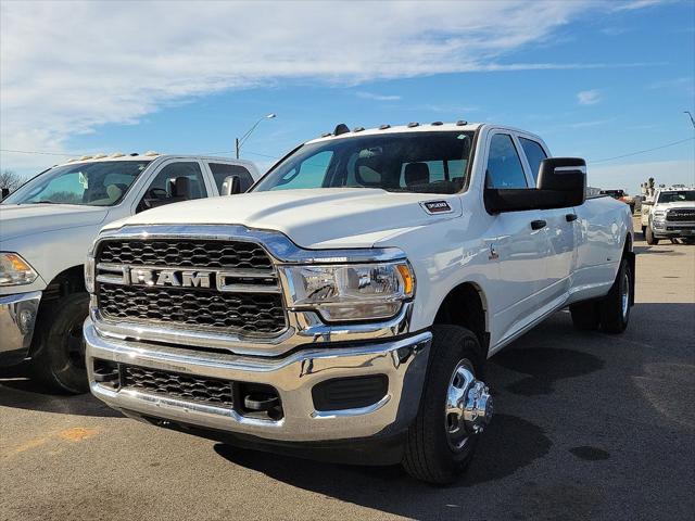 2023 RAM 3500 Tradesman Crew Cab 4x4 8 Box