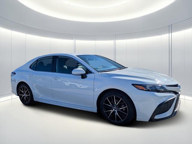 2023 Toyota Camry SE Hybrid