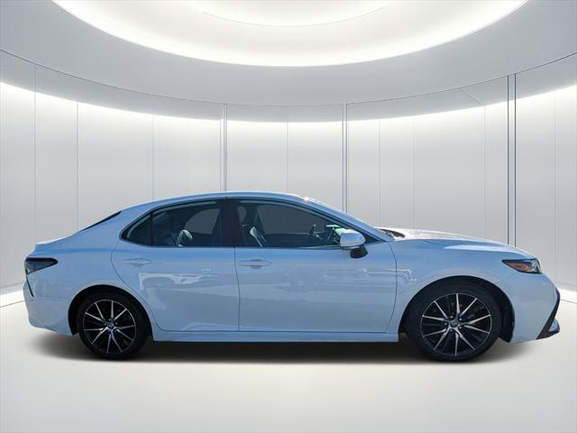 2023 Toyota Camry SE Hybrid