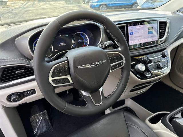 2022 Chrysler Pacifica Hybrid Touring L