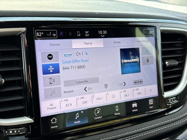 2022 Chrysler Pacifica Hybrid Touring L