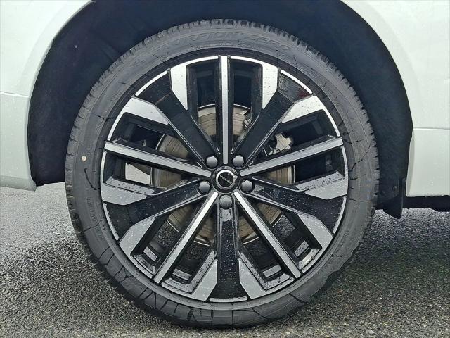2026 Volvo XC60 Plug-In Hybrid Ultra, T8 AWD Electric/Gasoline, Dark