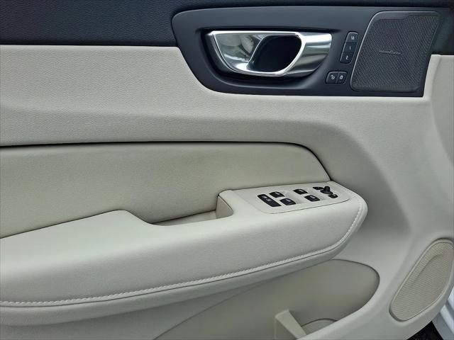 2026 Volvo XC60 Plug-In Hybrid Ultra, T8 AWD Electric/Gasoline, Dark