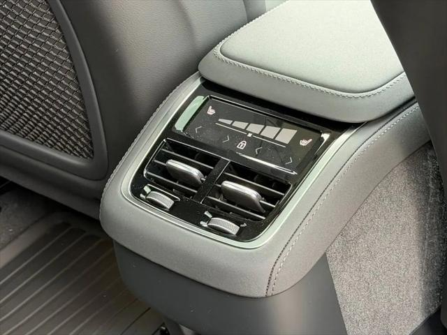 2026 Volvo XC90 Plus, B6 AWD Gas (mild hybrid), Gasoline, Bright, 7 Seats