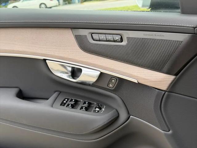 2026 Volvo XC90 Plus, B6 AWD Gas (mild hybrid), Gasoline, Bright, 7 Seats